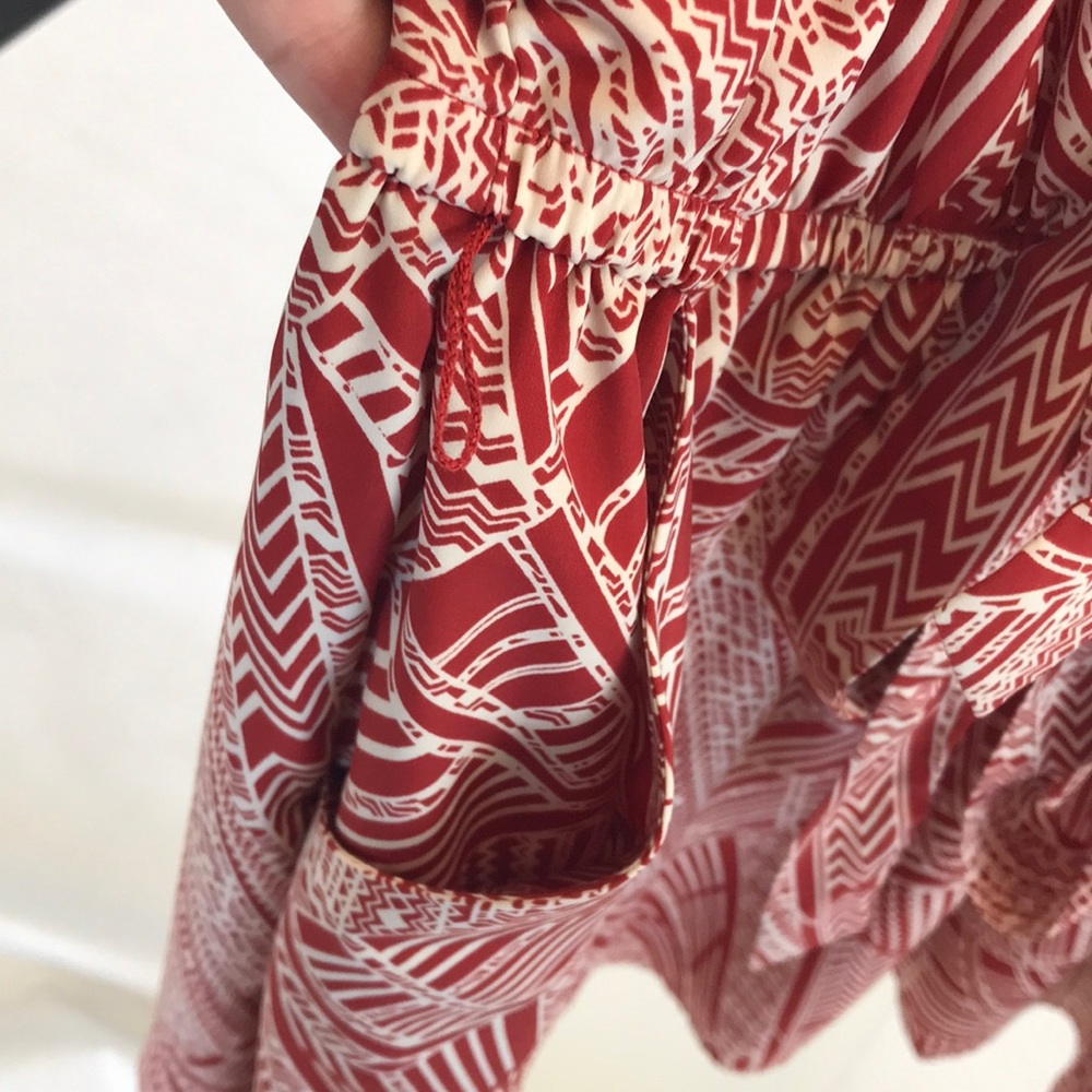 Red cut out dress. - Picture 5 of 7